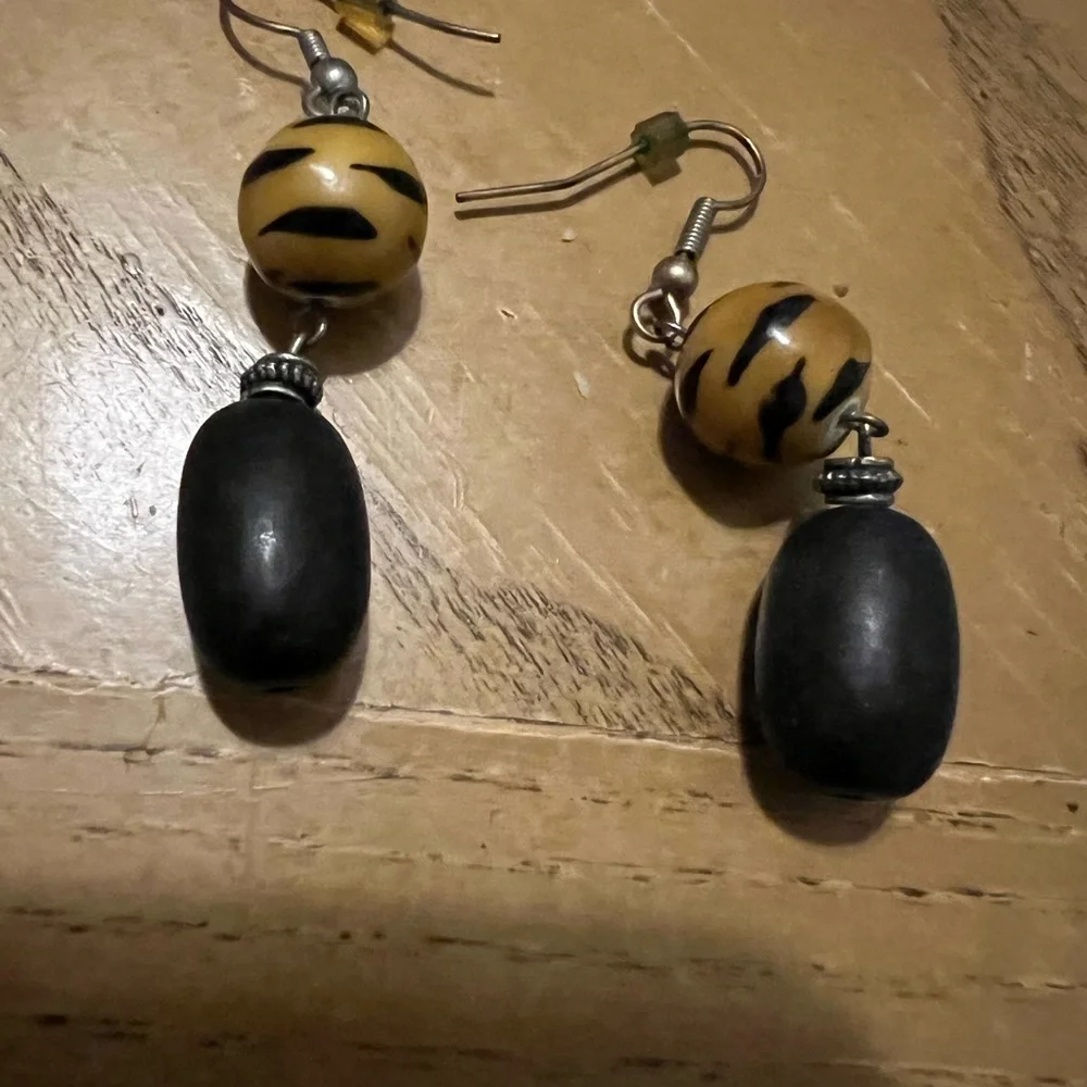 ****Donated***Black and brown dangling boho style earrings - Picture 4 of 4